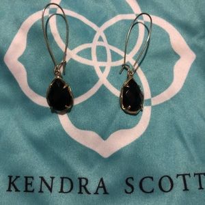 ✨ Kendra Scott Black & Gold Dee Earrings!
